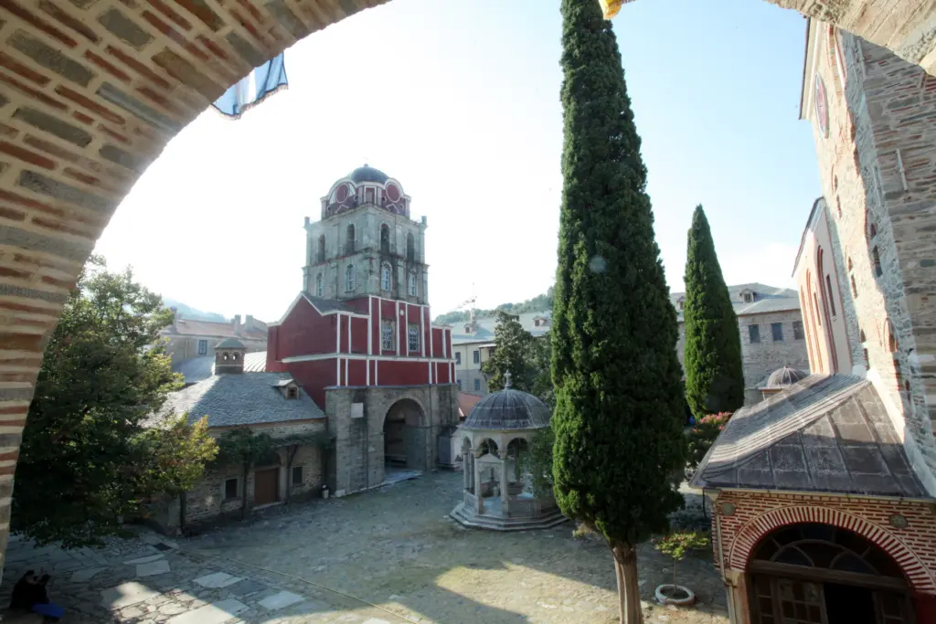 Εκρηκτική η κατάσταση στο Άγιο Όρος με τον κορονοϊό – Τρεις νεκροί σε λιγότερο από έναν μήνα (vid)