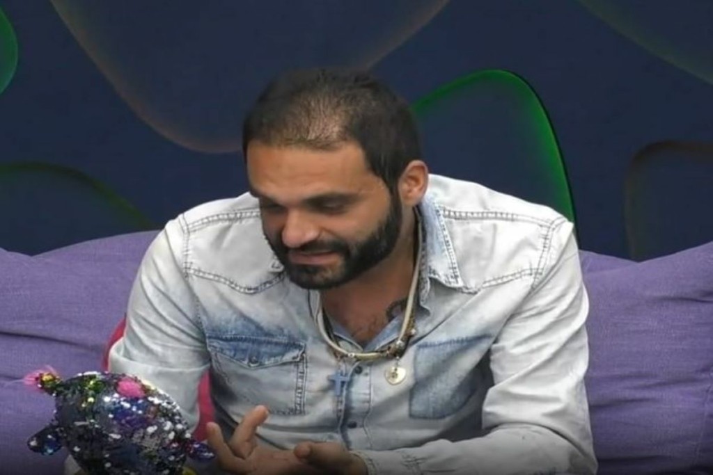 Το τελευταίο “παραλήρημα” του Στυλιανάκη στο σπίτι του Big Brother – Μιλά σε ένα κουκλάκι για Ευδοκία και Νίκο