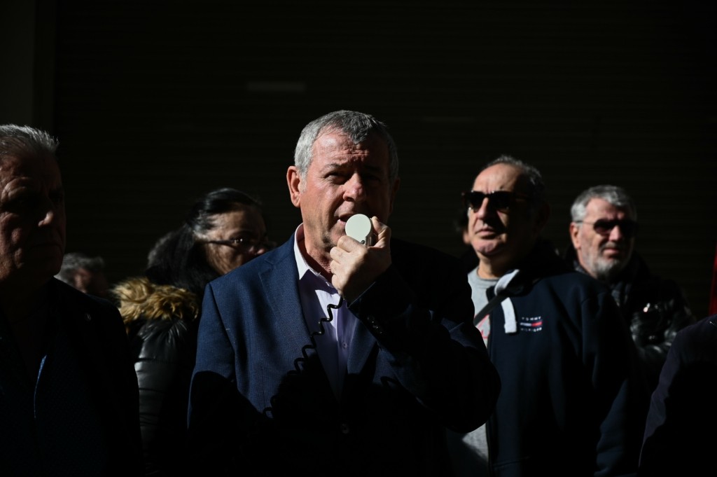 Επιμένει ο Μιχάλης Γιαννάκος – Δε μίλησα για VIP κλίνες ΜΕΘ, ο απλός λαός δε βρίσκει κρεβάτι (vid)