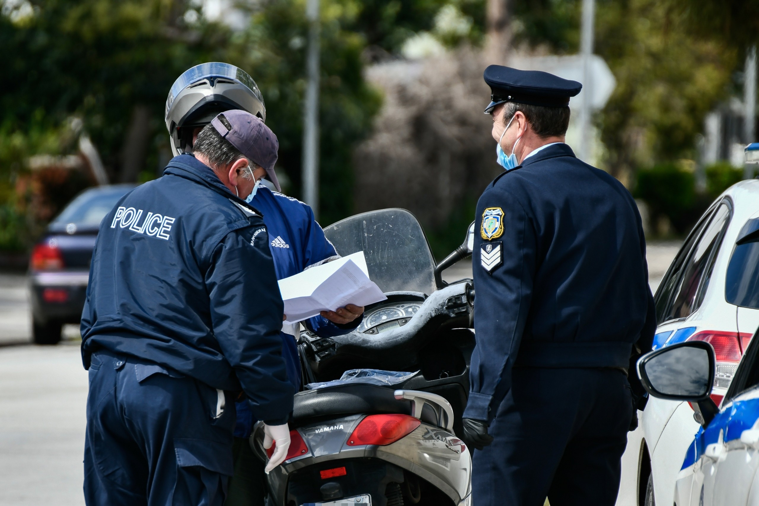Δεκάδες αστυνομικοί στο κύκλωμα παράνομων ελληνοποιήσεων – 320.000 ευρώ βρέθηκαν στο χρηματοκιβώτιο διοικητή