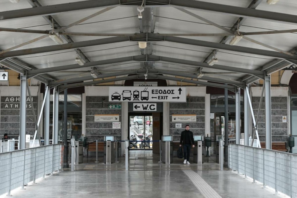 Εφιαλτικές στιγμές για φοιτήτρια στον σταθμό Λαρίσης – Άνδρας την κυνηγούσε στις αποβάθρες