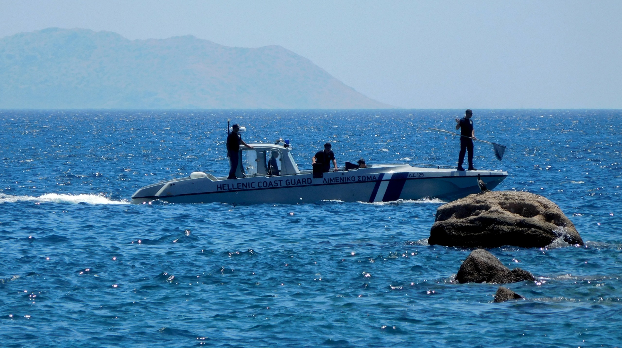 Βυθίστηκε σκάφος με μετανάστες ανοιχτά της Φολεγάνδρου – Διασώθηκαν 12, έρευνες για τους αγνοούμενους