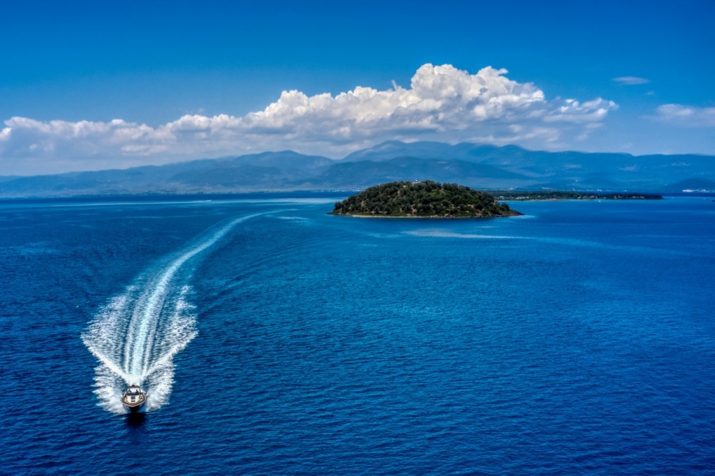 Ανοίγει ο δρόμος για μειωμένο ΦΠΑ στα νησιά, τα ακίνητα, τα λιπάσματα, τα αγροτικά μηχανήματα και τα φυτοφάρμακα