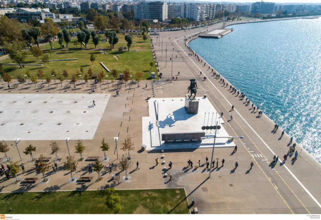 Η μετάλλαξη Όμικρον έφτασε και στη Θεσσαλονίκη – Ανιχνεύτηκε στα λύματα
