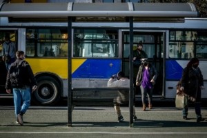 Ανήλικος παρίστανε τον ελεγκτή σε ΜΜΜ – Έκοβε πρόστιμα σε επιβάτες που δεν είχαν εισιτήριο