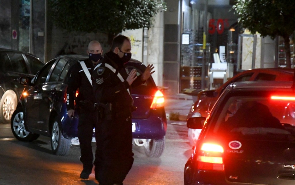 Επιχείρηση “αντι-Όμικρον” στην Αθήνα – 10.000 αστυνομικοί θα ελέγχουν τους πάντες εάν φορούν μάσκες – Πού θα γίνουν οι έλεγχοι