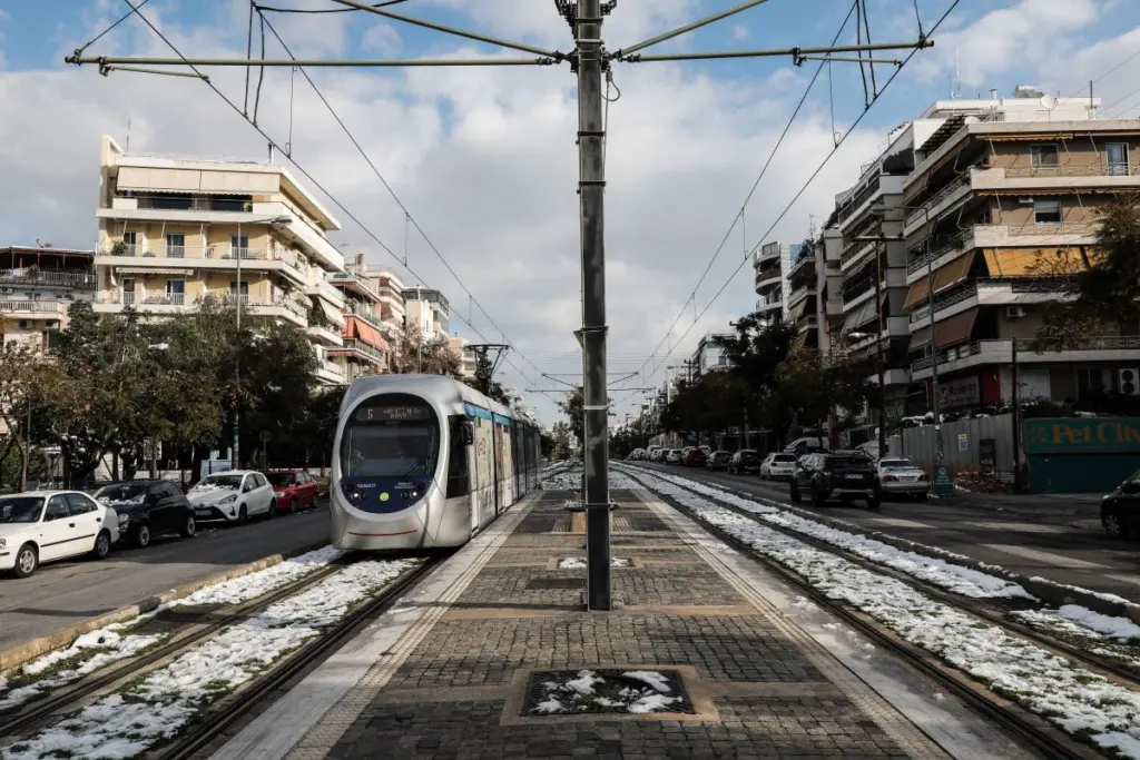 To τραμ “κατεβαίνει” στον Πειραιά – Οι αλλαγές στα δρομολόγια και οι δυο νέες γραμμές