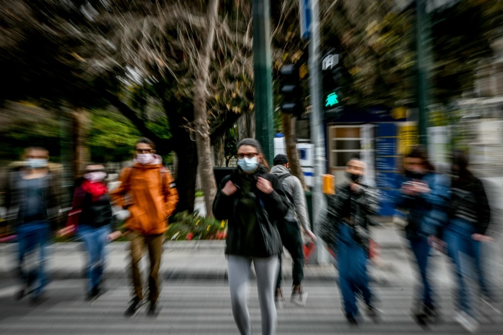 Συναγερμός στην Αττική με τη μετάλλαξη Όμικρον – Ερευνώνται δεκάδες ύποπτα νέα κρούσματα