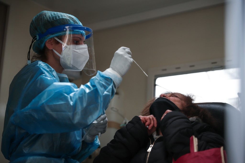 “Βόμβα” Οικονόμου για τα rapid test στις γιορτές – “Αν αποφασιστεί, θα τα πληρώνουν και οι εμβολιασμένοι”