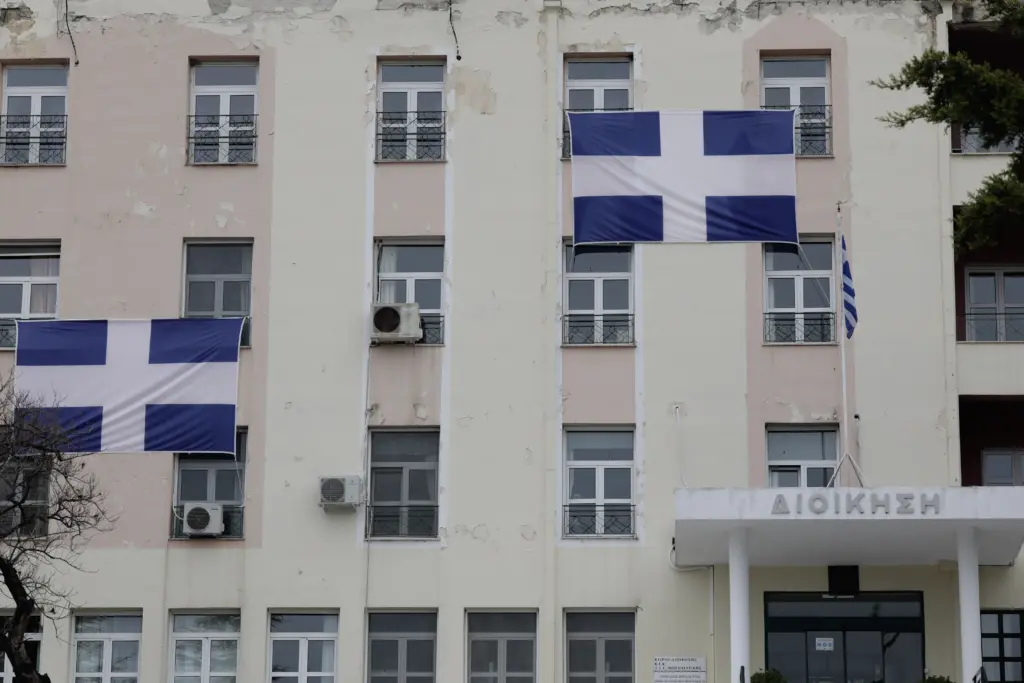 Μια 16χρονη νοσηλεύεται σε κρίσιμη κατάσταση με κορονοϊό στο νοσοκομείο “Παπανικολάου” (vid)