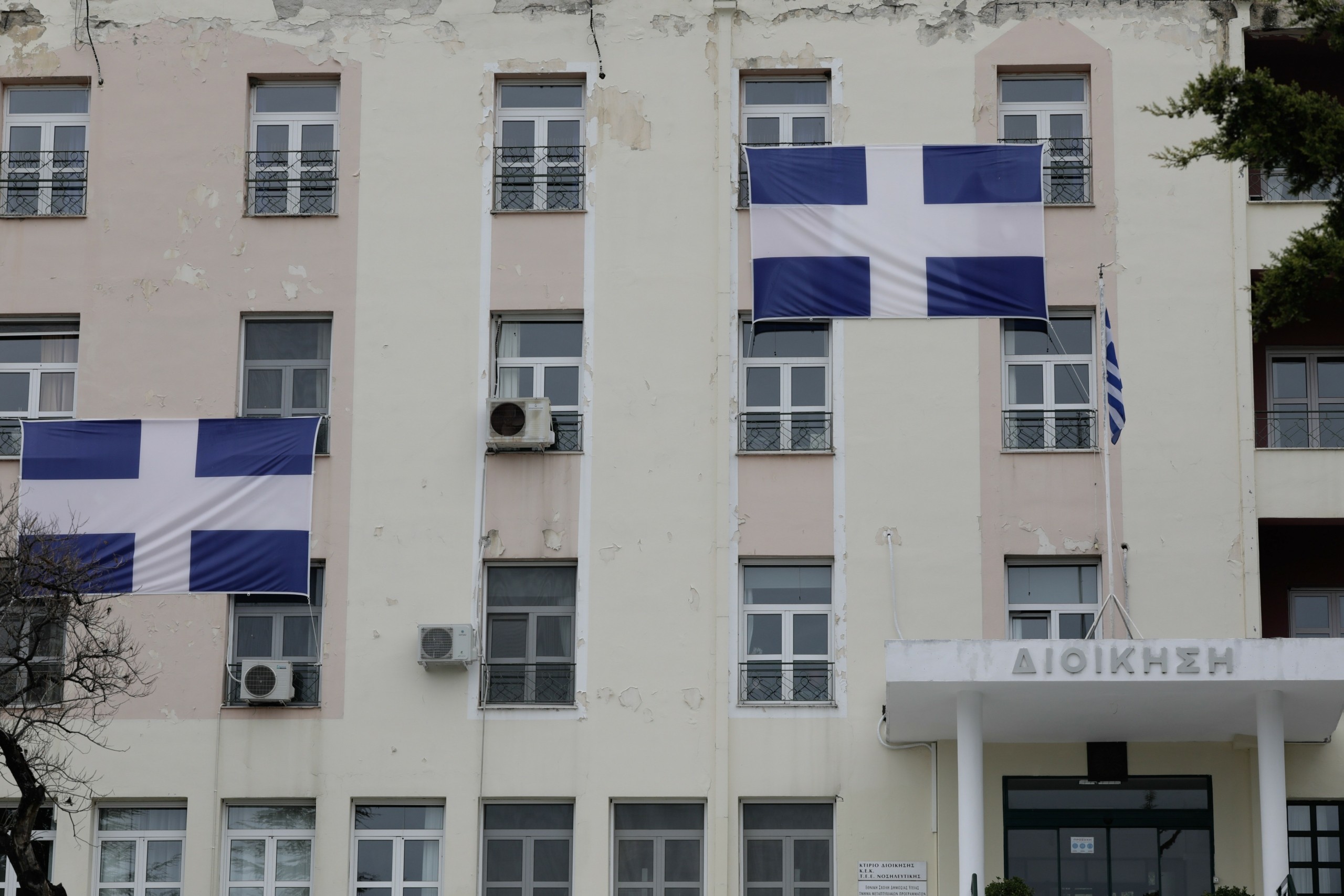 Μια 16χρονη νοσηλεύεται σε κρίσιμη κατάσταση με κορονοϊό στο νοσοκομείο “Παπανικολάου” (vid)