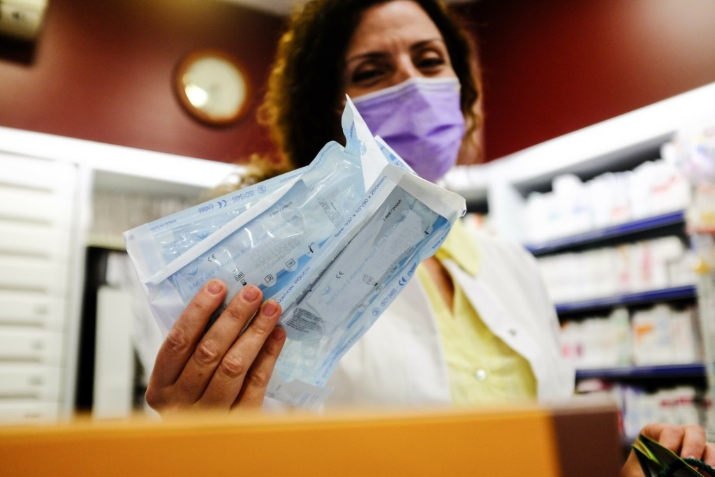 Από Δευτέρα η δωρεάν διάθεση self test ενόψει των γιορτών – Πώς θα τα προμηθευτείτε