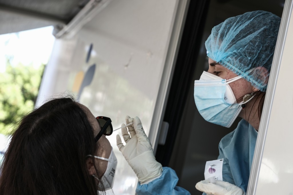 Πού θα γίνονται τη Δευτέρα δωρεάν rapid test για τον κορονοϊό