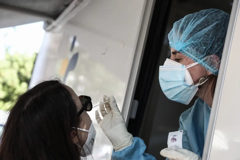 Πού θα γίνονται τη Δευτέρα δωρεάν rapid test για τον κορονοϊό