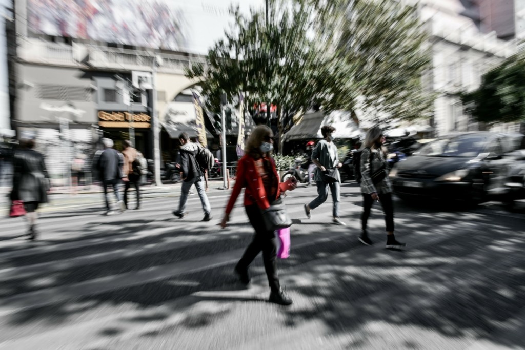 Γιατί εξαπλώνεται ραγδαία η μετάλλαξη Όμικρον – Τα πρώτα στοιχεία από τη Νότια Αφρική