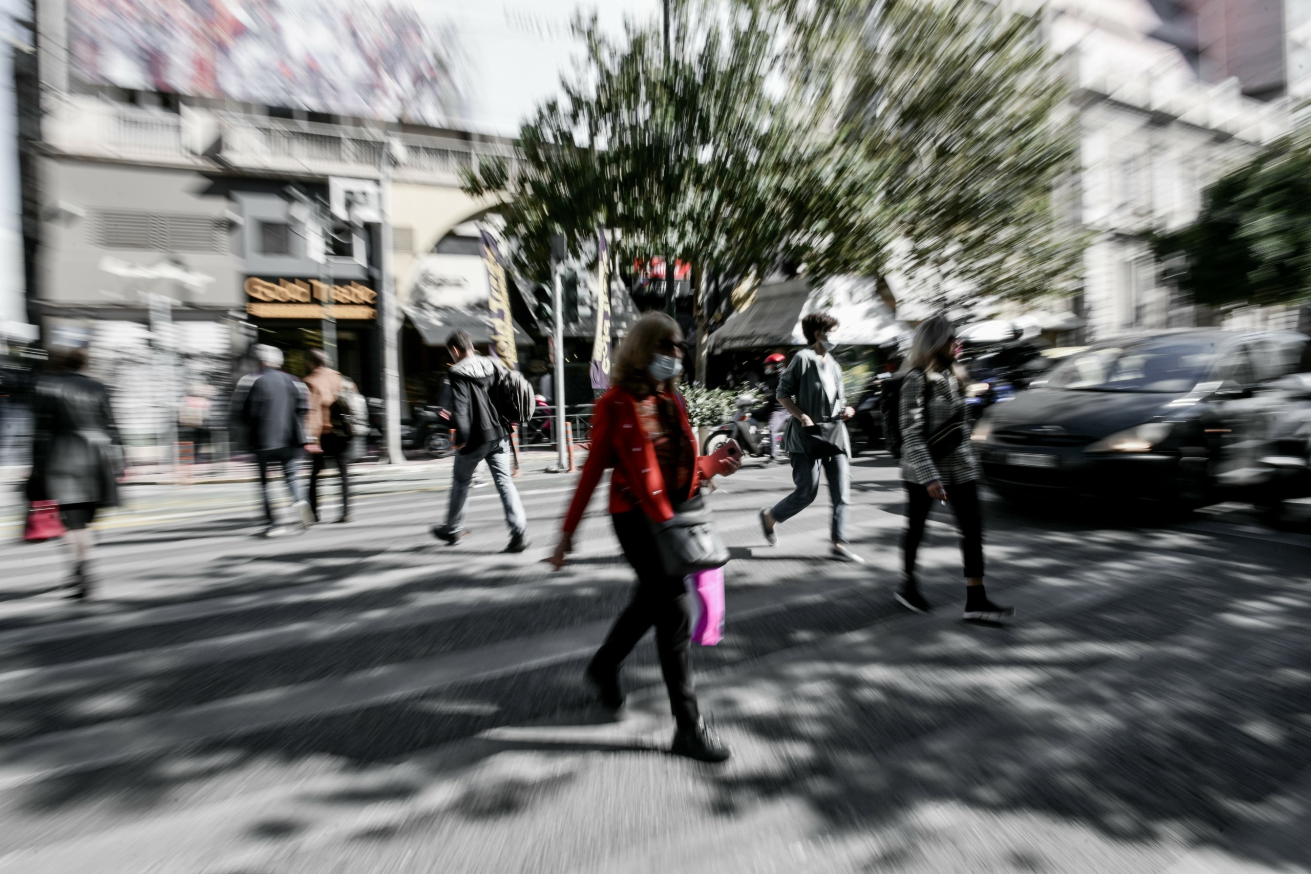 Γιατί εξαπλώνεται ραγδαία η μετάλλαξη Όμικρον – Τα πρώτα στοιχεία από τη Νότια Αφρική