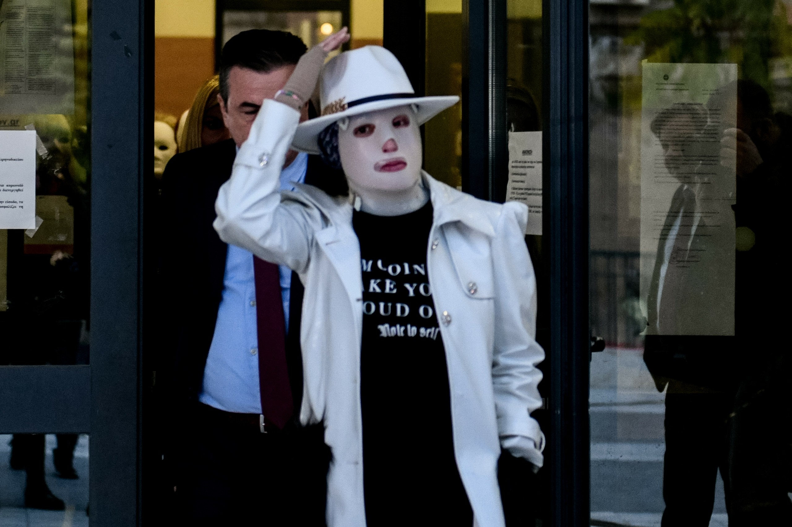 Στο Παρίσι για νέο κύκλο θεραπειών η Ιωάννα Παλιοσπύρου – Μαζί της η Αννίτα Ναθαναήλ