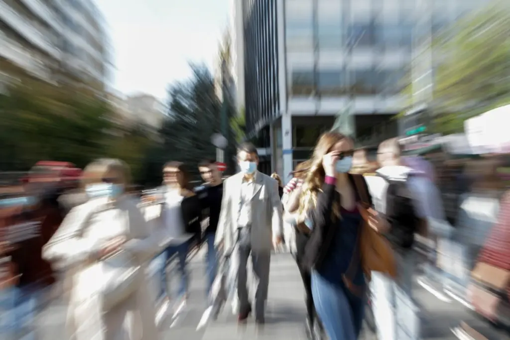Στα 4.696 τα νέα κρούσματα την Τετάρτη – 96 θάνατοι και 692 διασωληνωμένοι στις ΜΕΘ