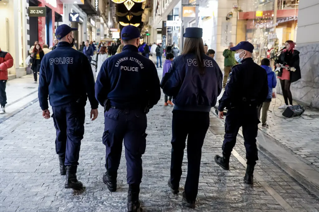 Τρόμος για δύο ανήλικες στην Ερμού – Τις παρενόχλησαν σεξουαλικά δύο 28χρονοι