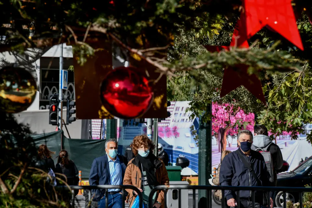 Τα τρία σενάρια για τη μετάλλαξη Όμικρον και ο κίνδυνος για “νέο Μάρτιο του 2020”