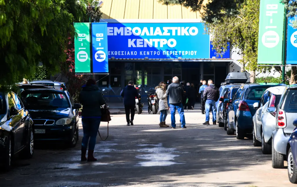 Ρεκόρ ζήτησης για την τρίτη δόση – Πάνω από 43.000 ραντεβού μέσα σε μία ώρα