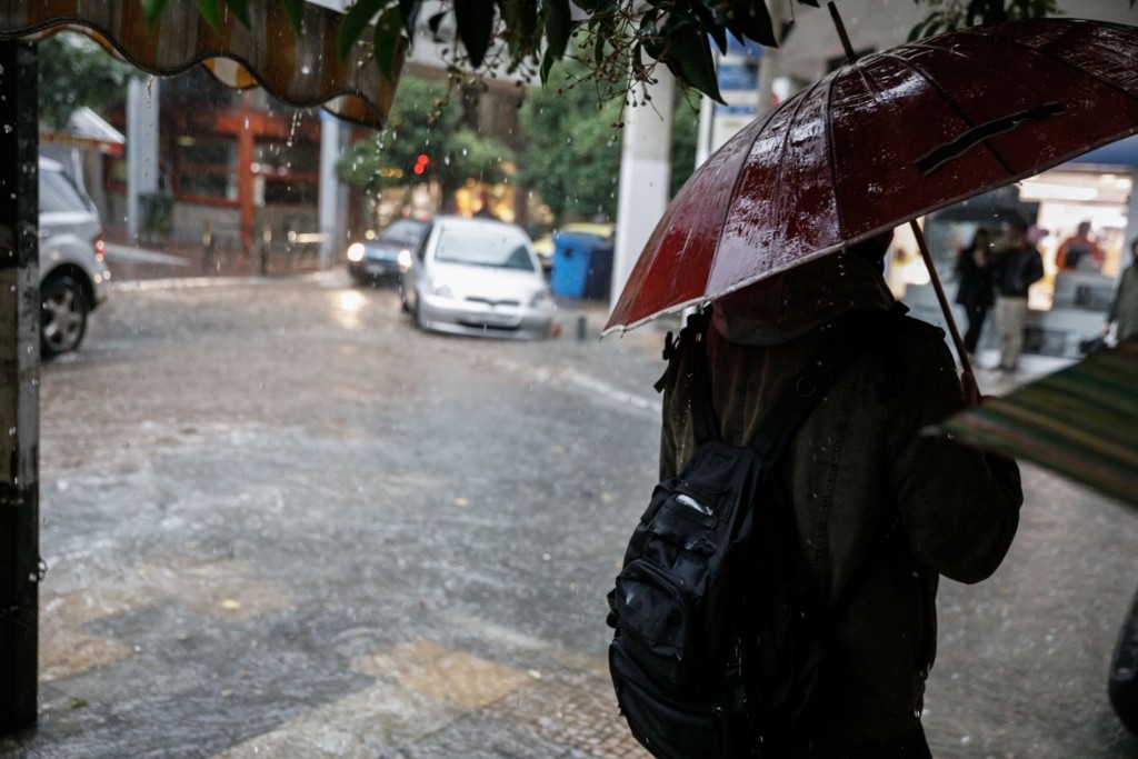 Ισχυρές βροχές και καταιγίδες τις επόμενες ώρες – Πότε θα “χτυπηθεί” η Αττική