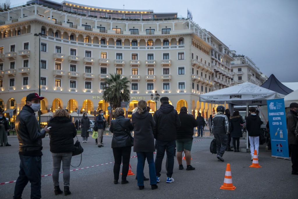 Άγνωστο ακόμη αν θα χρειαστεί τέταρτη δόση εμβολίου – Θα κριθεί ανάλογα με τις μεταλλάξεις (vid)