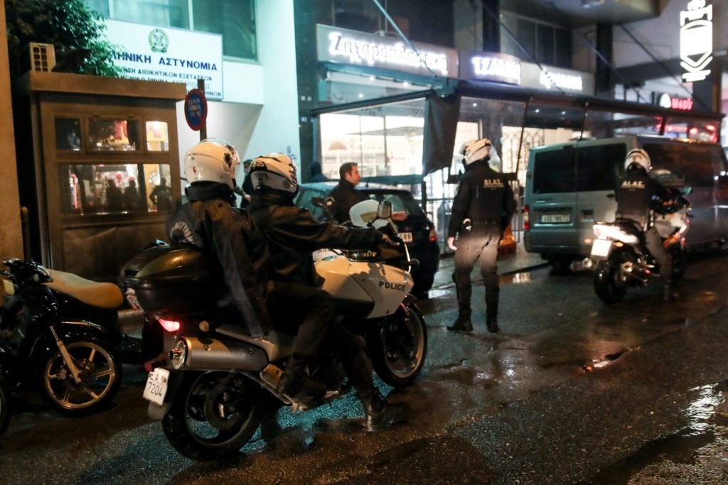 Απίστευτο περιστατικό στο Περιστέρι – Του έκλεψε το αυτοκίνητο και  τον παρέσυρε για να διαφύγει