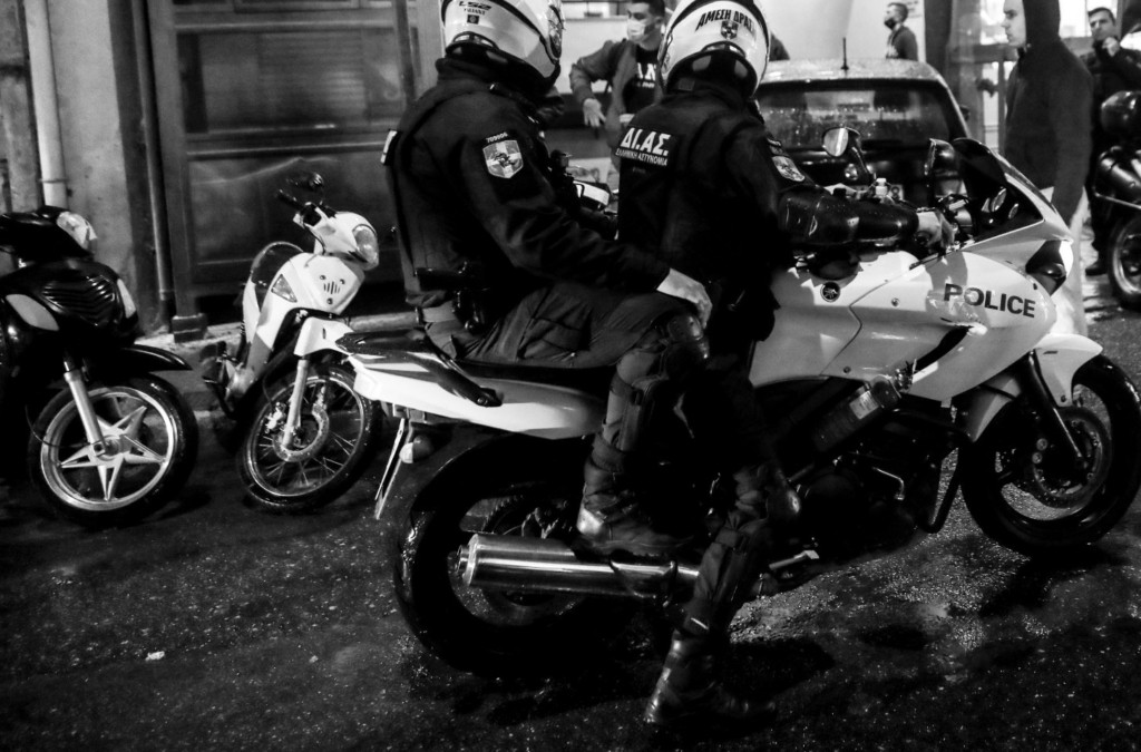 Συνελήφθη αστυνομικός εκτός υπηρεσίας που πυροβολούσε στον αέρα “για πλάκα”