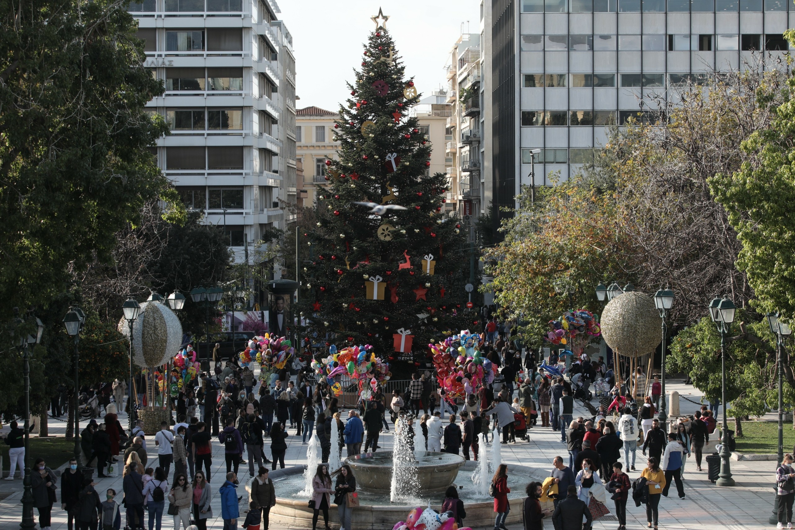 Τα 100 ευρώ δεν θα αφαιρούνται από τον μισθό ή τη σύνταξη – Πώς θα γίνεται η επιβολή του προστίμου (vid)