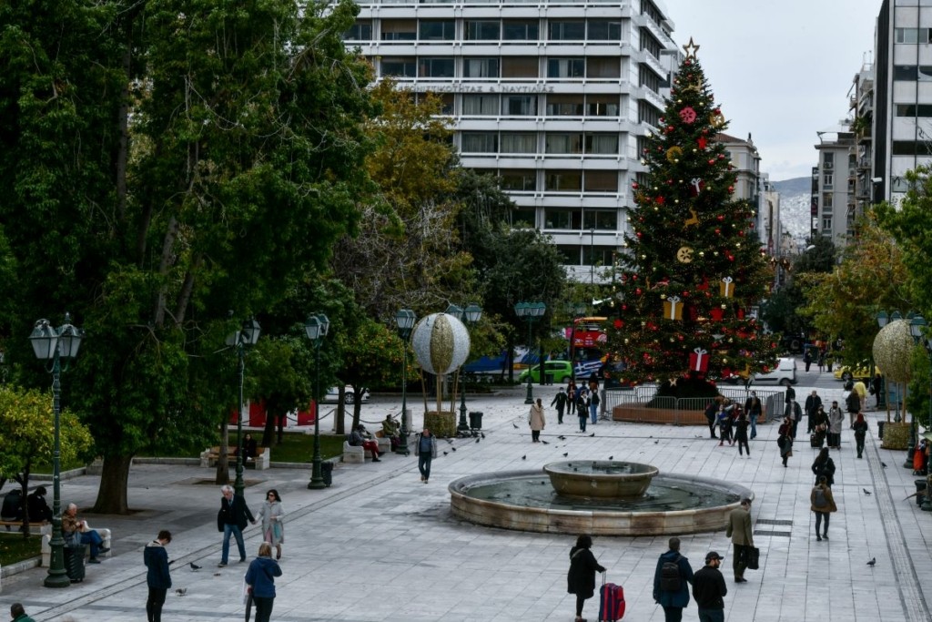 Η πλατεία Συντάγματος στα χέρια ανηλίκων – 7χρονος με μαχαίρι απειλούσε και έκλεβε