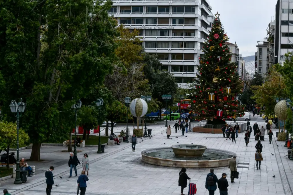 Η πλατεία Συντάγματος στα χέρια ανηλίκων – 7χρονος με μαχαίρι απειλούσε και έκλεβε