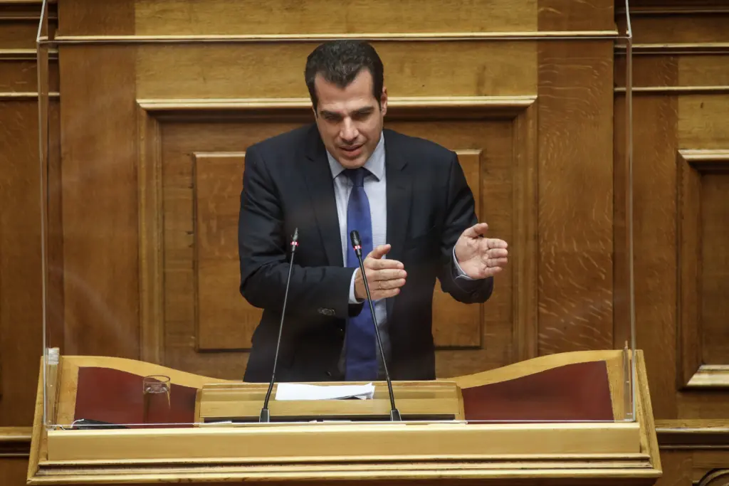 Πλεύρης στη Βουλή: «Νόμιμη μετανάστευση με κανόνες»
