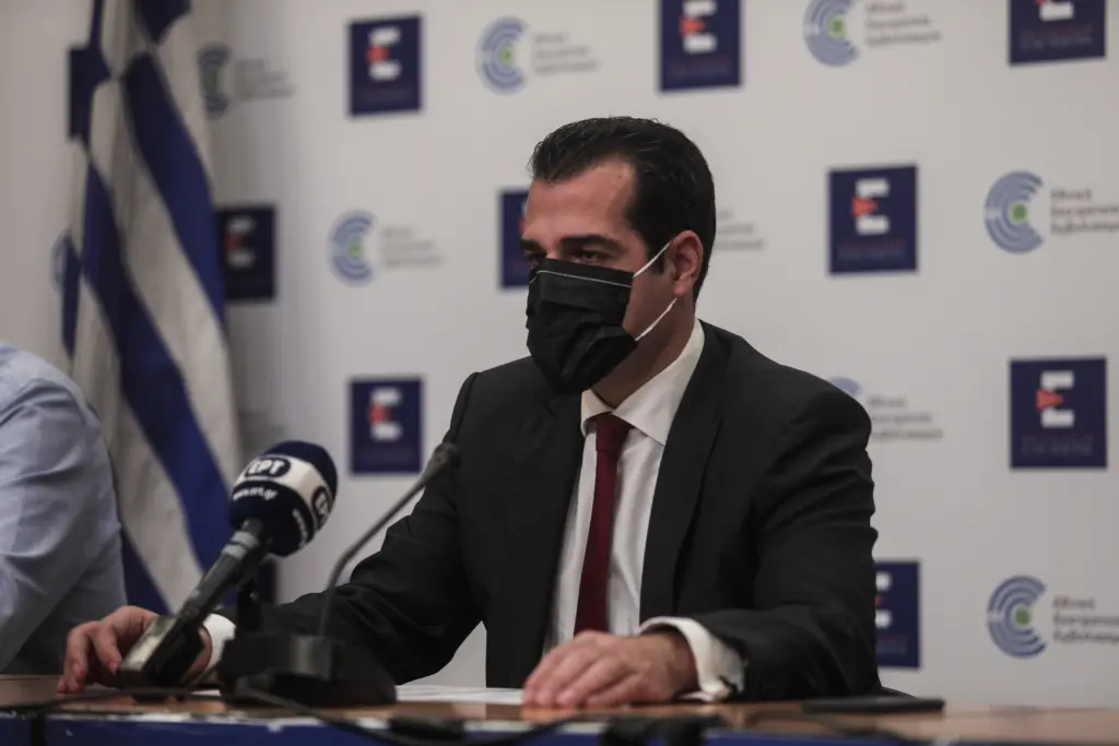Πρόταση Πλεύρη στην ΕΕ για τρίτη δόση σε όλους και ημερομηνία λήξης στα πιστοποιητικά