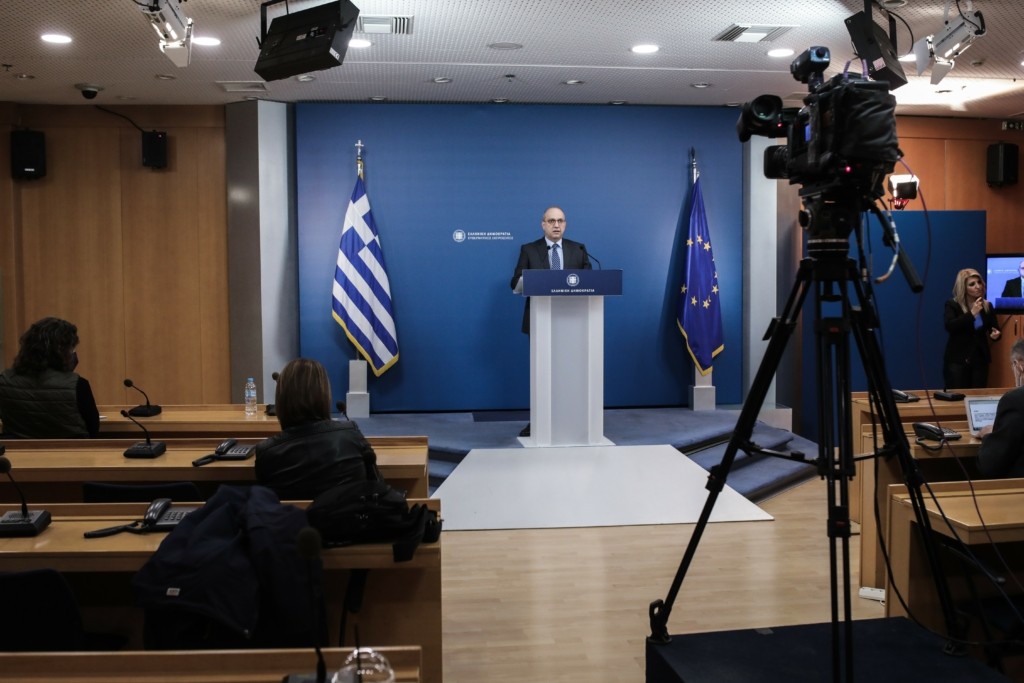 “Απαραίτητο το εμβόλιο για τα οικογενειακά τραπέζια στις γιορτές” τονίζει ο Οικονόμου
