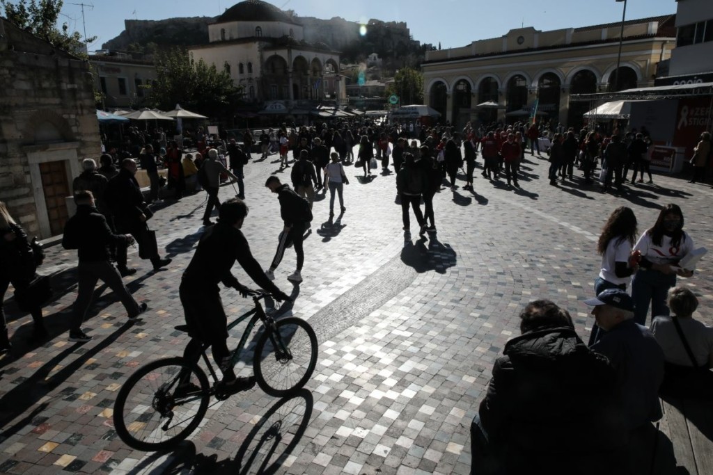 Δεν σταματά η εκτόξευση των διασωληνωμένων  – Έφτασαν τους 704 – Στα 6260 τα νέα κρούσματα