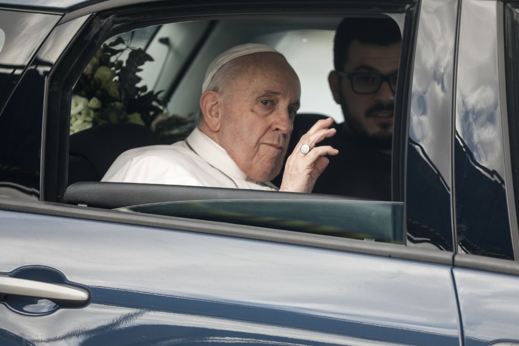 Με… Fiat 500 οι μετακινήσεις του Πάπα Φραγκίσκου στην Αθήνα (vid)