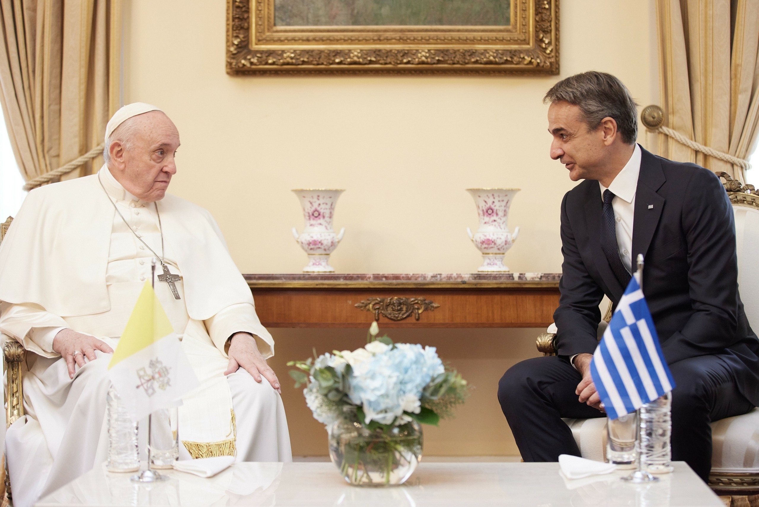 Τετ α τετ Μητσοτάκη με τον Πάπα Φραγκίσκο – Μήνυμα στο Βατικανό για το μεταναστευτικό