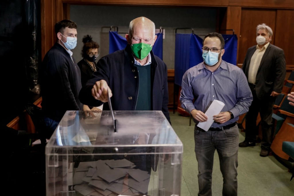 Νέες αιχμές Παπανδρέου κατά Ανδρουλάκη – “Αν εκλεγεί πρόεδρος, θα κάνουν πάρτι Μητσοτάκης-Τσίπρας”