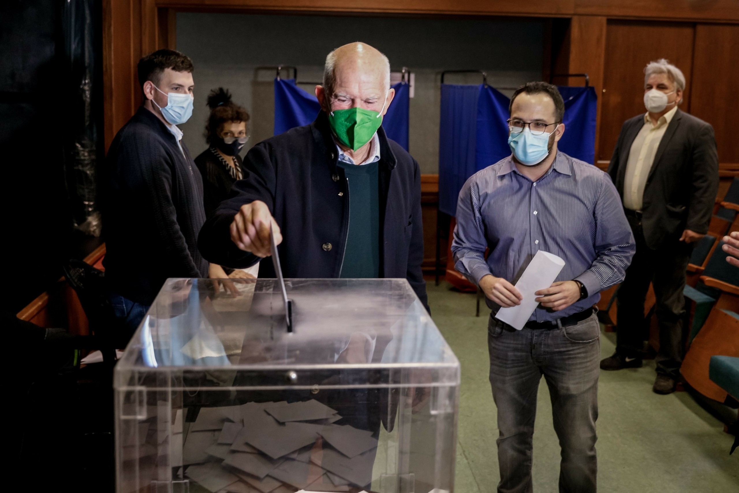 Νέες αιχμές Παπανδρέου κατά Ανδρουλάκη – “Αν εκλεγεί πρόεδρος, θα κάνουν πάρτι Μητσοτάκης-Τσίπρας”
