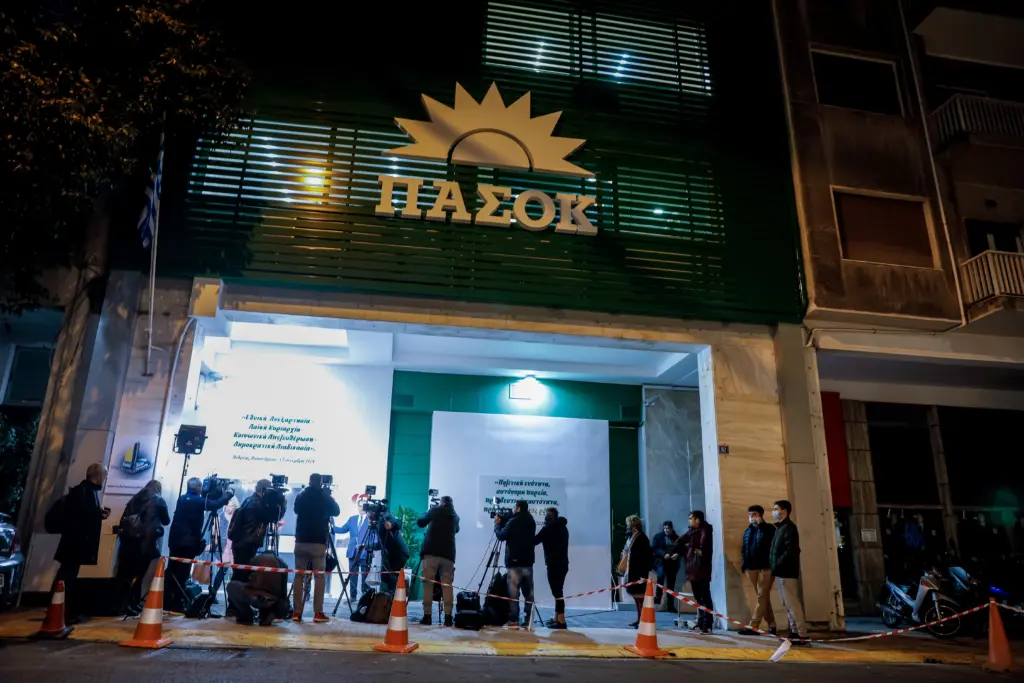 Προηγείται ο Ανδρουλάκης στις εκλογές του ΚΙΝΑΛ – “Ντέρμπι” μεταξύ Παπανδρέου – Λοβέρδου
