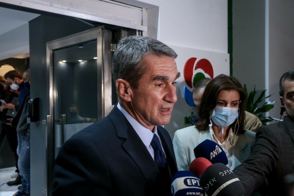 Ο Λοβέρδος ανακοινώνει την Τρίτη ποιον θα στηρίξει στον β’ γύρο των εκλογών του ΚΙΝΑΛ