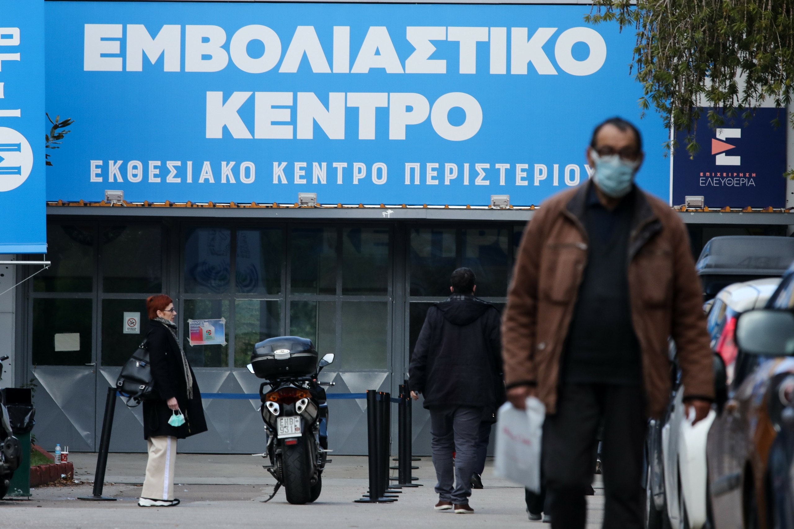 “Παράθυρο” Οικονόμου για υποχρεωτικό εμβολιασμό των άνω των 50 ετών – Από τι θα κριθεί