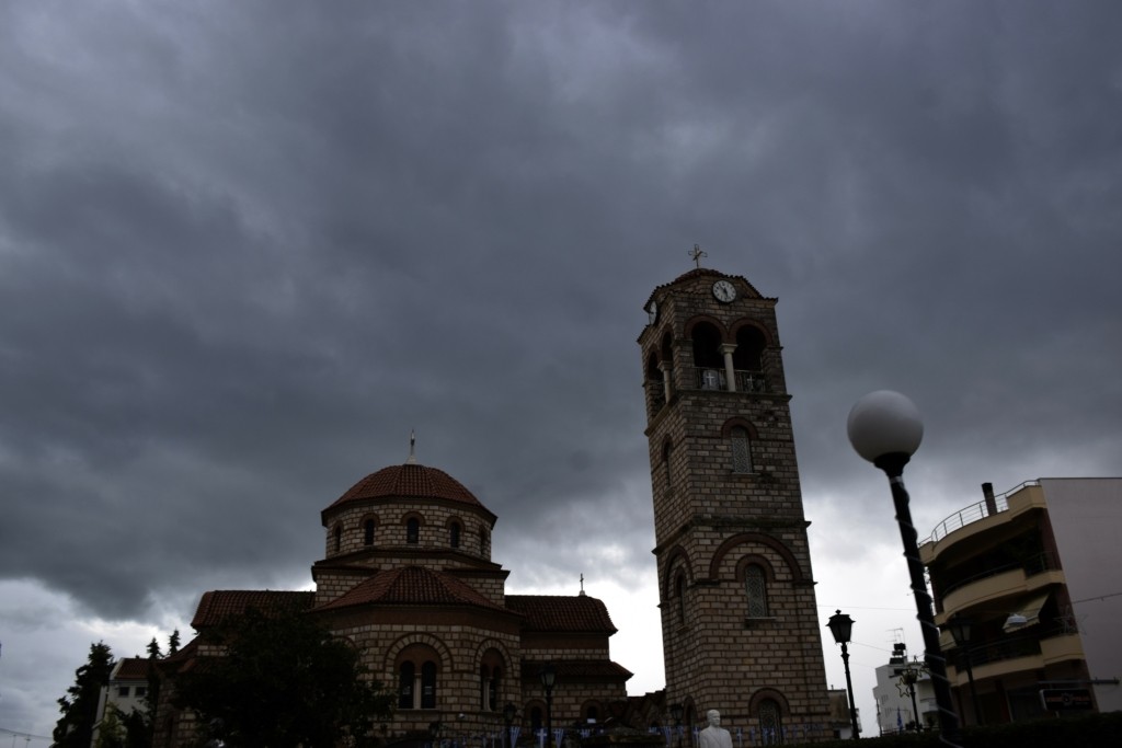 Προσωρινή απαγόρευση ιεροπραξιών για τους δύο ιερείς που κρίθηκαν προφυλακιστέοι για σεξουαλική κακοποίηση 19χρονου