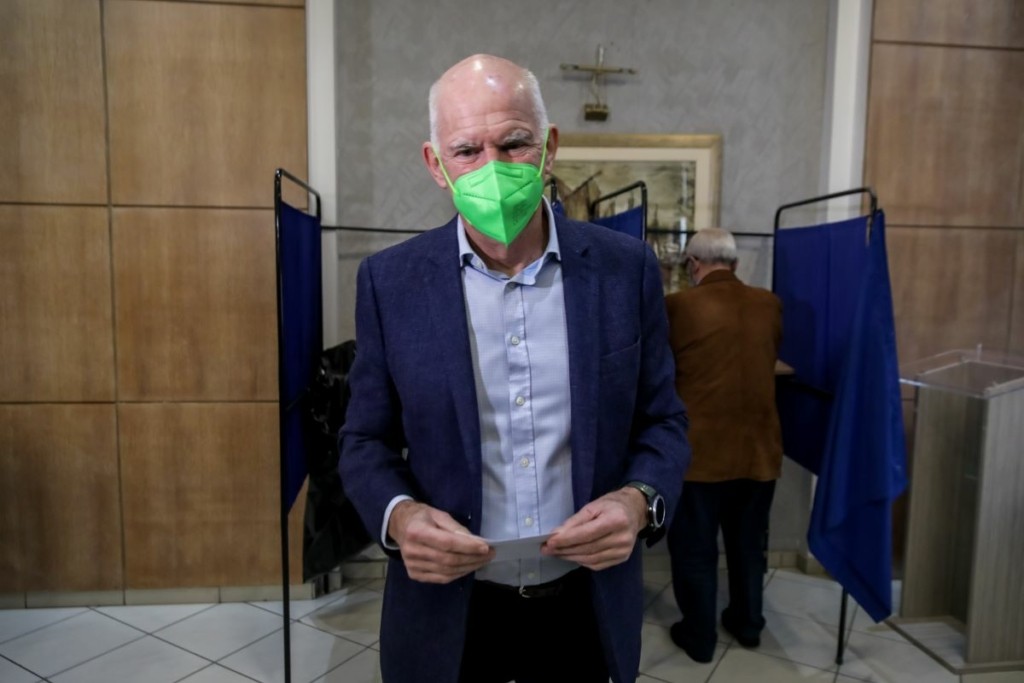 Ο Γιώργος Παπανδρέου τηλεφώνησε στον Νίκο Ανδρουλάκη για συγχαρητήρια