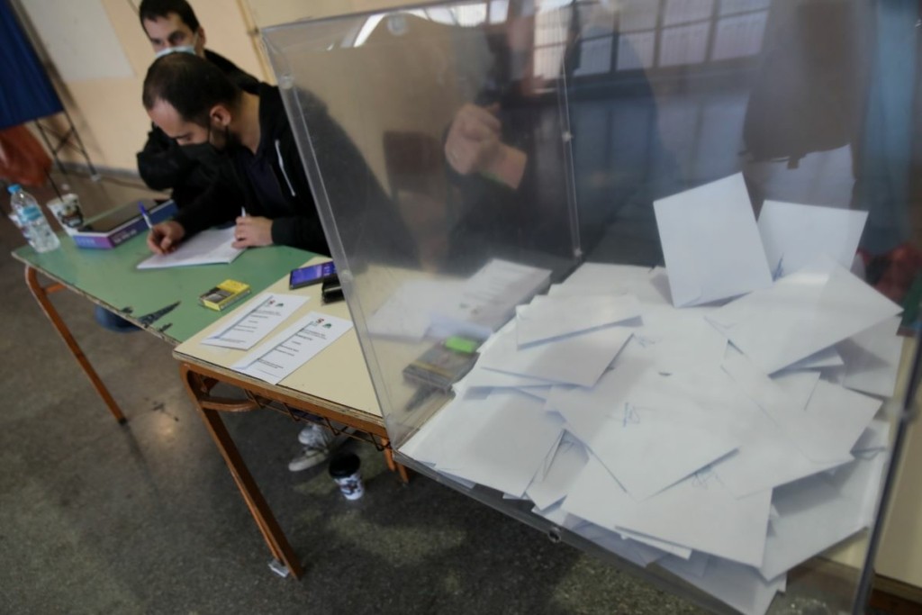 Πάνω από 170.000 ψηφοφόροι στις εκλογές του ΚΙΝΑΛ – Τι ώρα θα βγουν τα πρώτα αποτελέσματα
