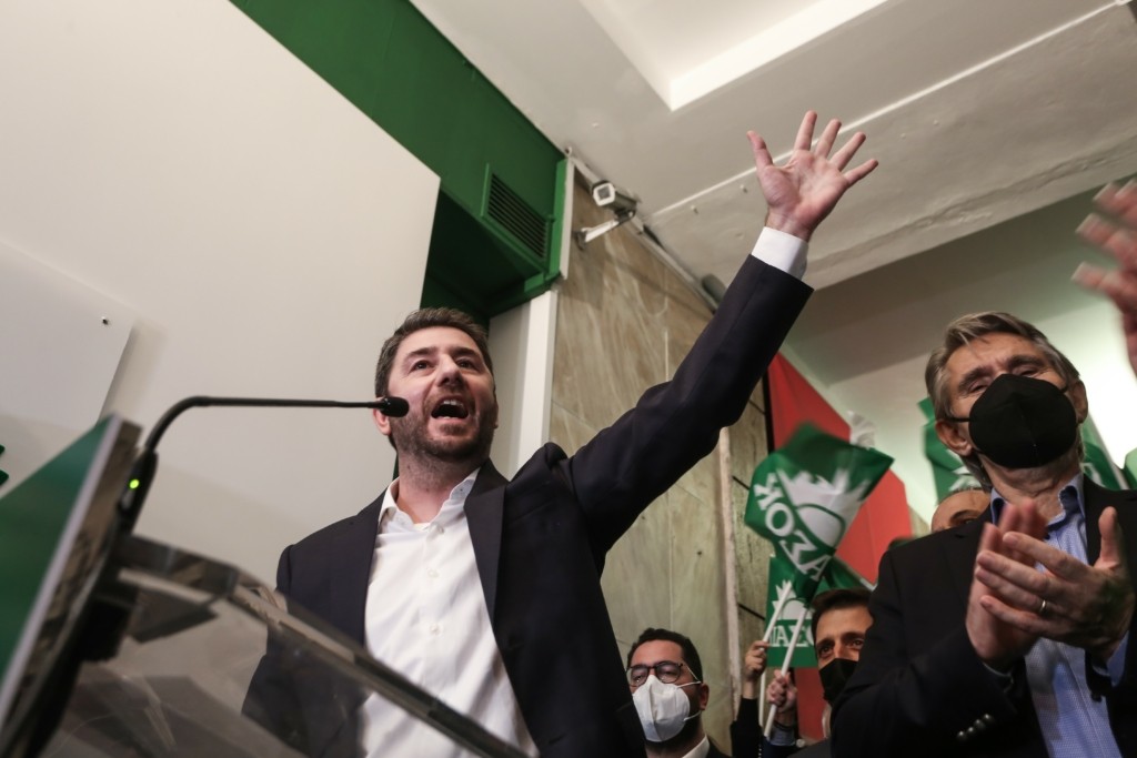 Μια νέα εποχή στο ΚΙΝΑΛ μετά τον θρίαμβο του Νίκου Ανδρουλάκη – Το μεγάλο στοίχημα και τα επόμενα βήματα (vids)