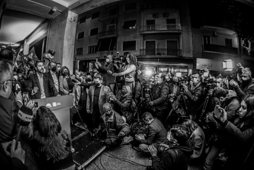 Ο θριαμβευτής του ΚΙΝΑΛ – Νέος πρόεδρος ο Νίκος Ανδρουλάκης με ποσοστό 67,9% – Η επιστροφή του ΠΑΣΟΚ