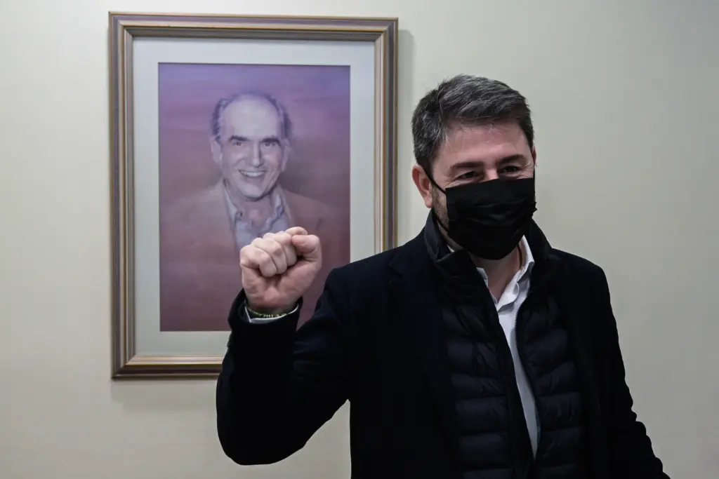 Αλλαγή σελίδας στο ΚΙΝΑΛ, ανέλαβε επίσημα καθήκοντα ο Ανδρουλάκης – “Ξεκινάμε από σήμερα τη δουλειά” (vid)