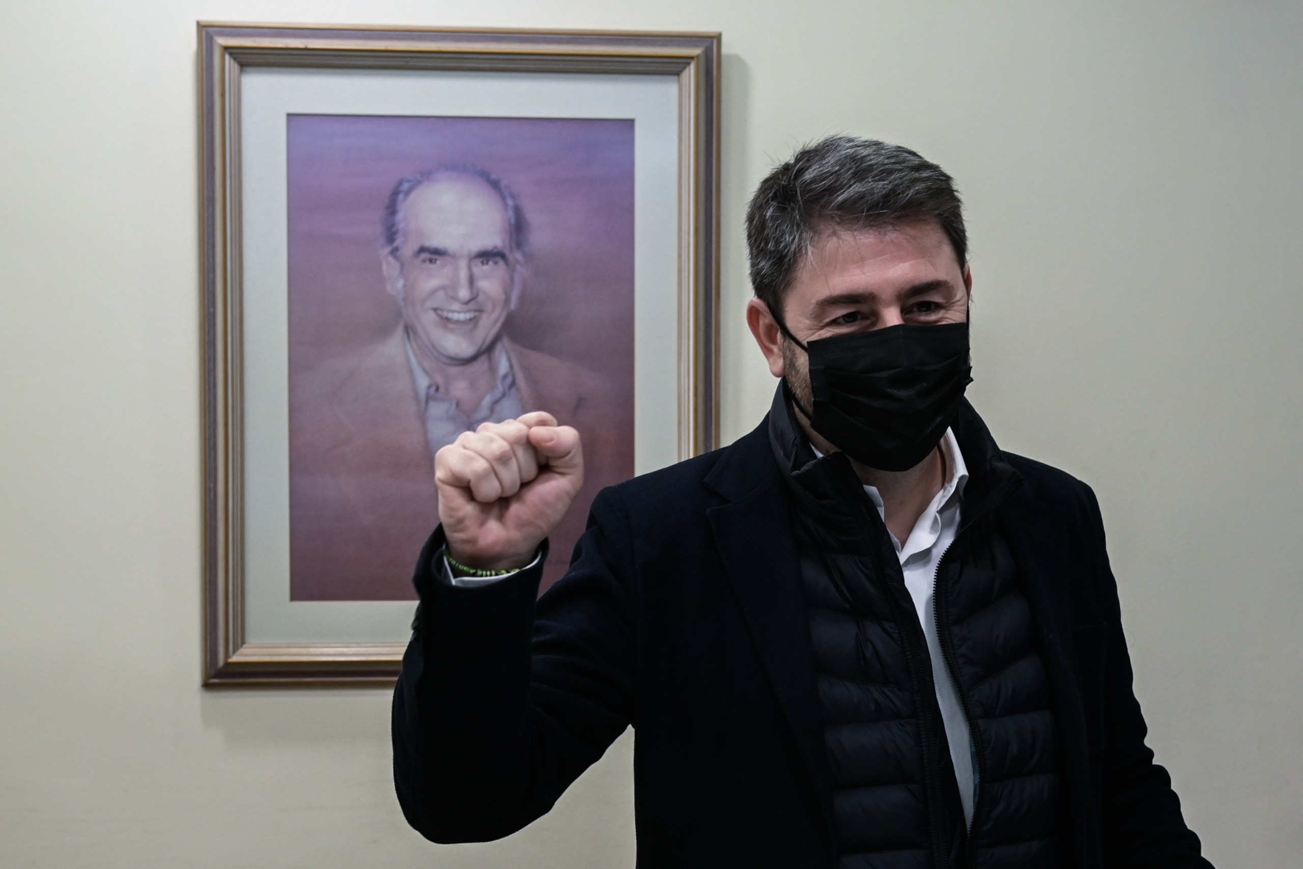 Αλλαγή σελίδας στο ΚΙΝΑΛ, ανέλαβε επίσημα καθήκοντα ο Ανδρουλάκης – “Ξεκινάμε από σήμερα τη δουλειά” (vid)